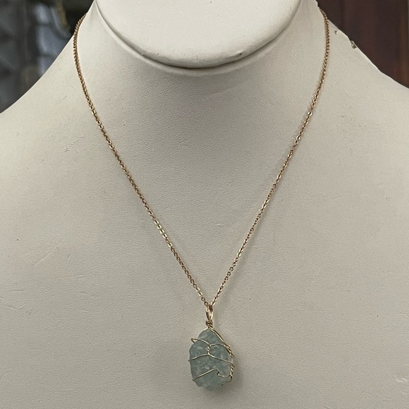 Wire wrapped natural green fluorite crystal pendant and gold tone metal chain - Picture 6 of 8